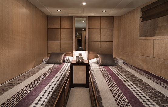 Alquiler yate en Ibiza Mangusta 80