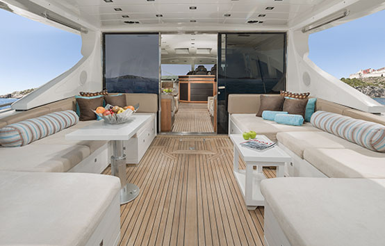 Alquiler yate en Ibiza Mangusta 80 exterior