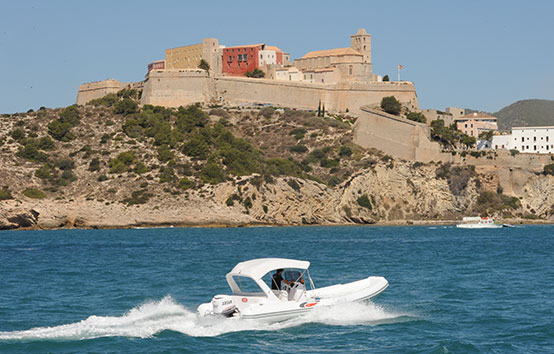 Alquiler zodiac en Ibiza Selva d800