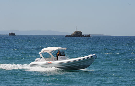 Alquiler zodiac en Ibiza Selva d800