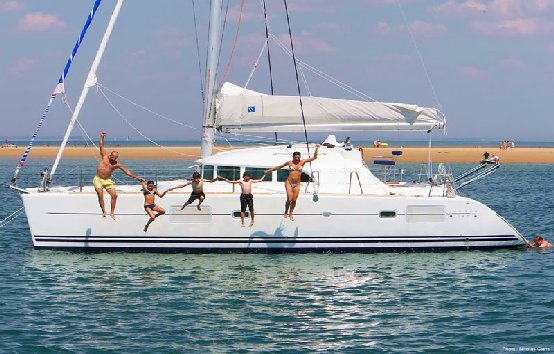 Caramarans charter Ibiza Lagoon 380 S2