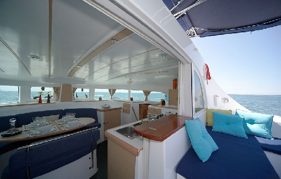 Caramarans charter Ibiza Lagoon 380 S2