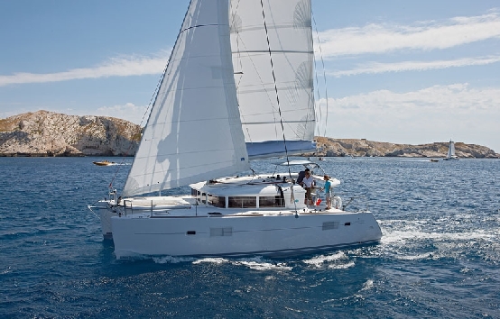 Caramarans charter Ibiza Lagoon 440