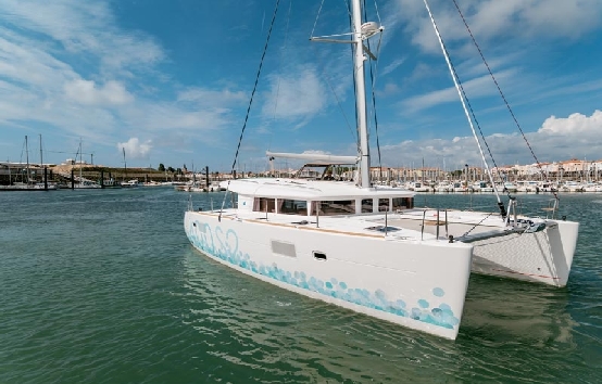 Caramarans charter Ibiza Lagoon 440