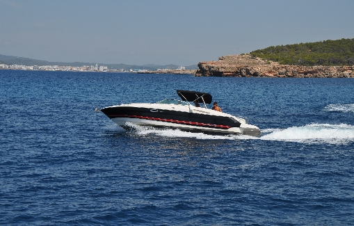 Motorboat charter on Ibiza Monterey 268 SS