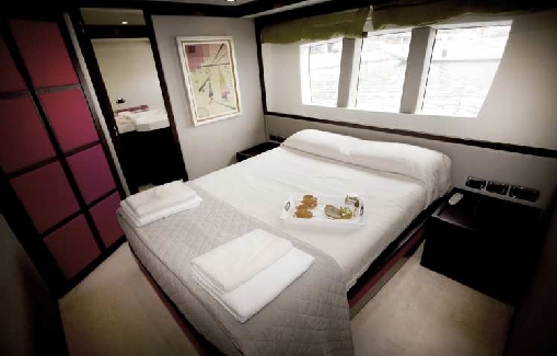 Yate de charter en Ibiza Astondoa 82