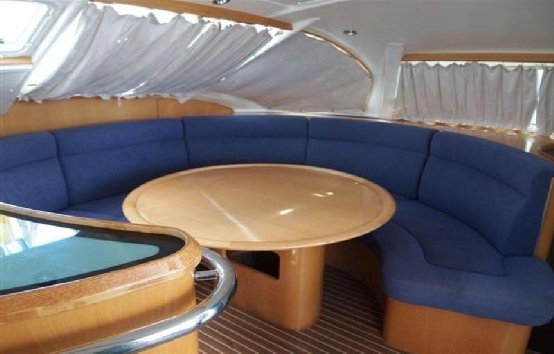 Alquiler de catamarán en Ibiza y Formentera Alliura Privilege 44