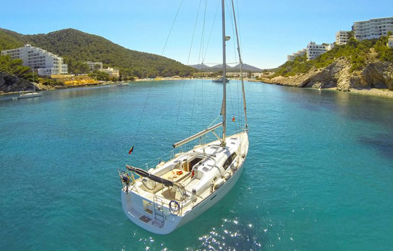 Alquiler velero en Ibiza Beneteau Oceanis 43