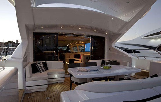 Alquiler yate de lujo en Ibiza Mangusta 108