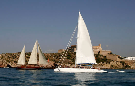 Alquiler catamaran para eventos en Ibiza