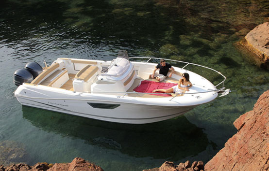 Alquiler de lancha en Ibiza Jeanneau Cap Camarat 8.5