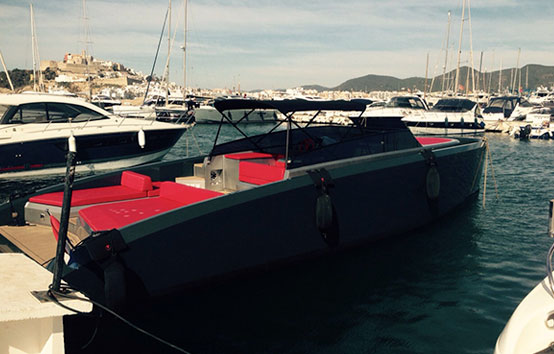 Ibiza motorboat charter Vanquish VQ43