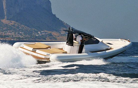 Hire inflatable boat on Ibiza: Magazzu MX-13 coupé