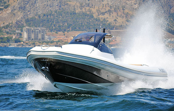 Hire inflatable boat on Ibiza: Magazzu MX-13 coupé