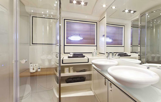 Ibiza yacht charter Itama 55 interior