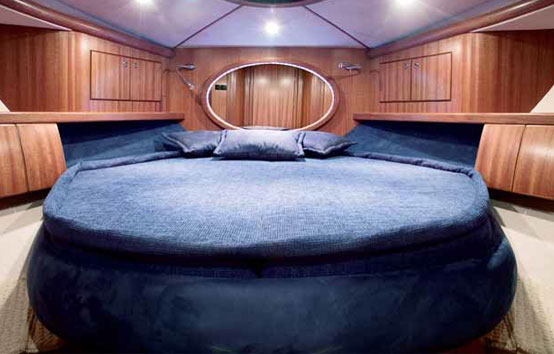 Galeon 330 ht interior, cabin big bed