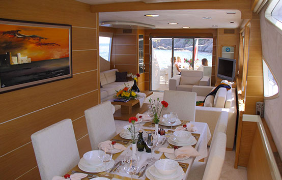 Yacht Pruva 78 interior dinning room