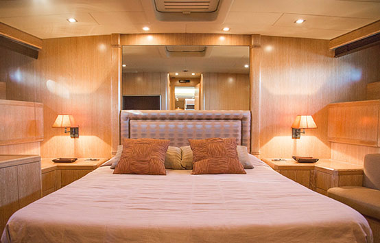 Ibiza Yacht Charter Mangusta 80 room