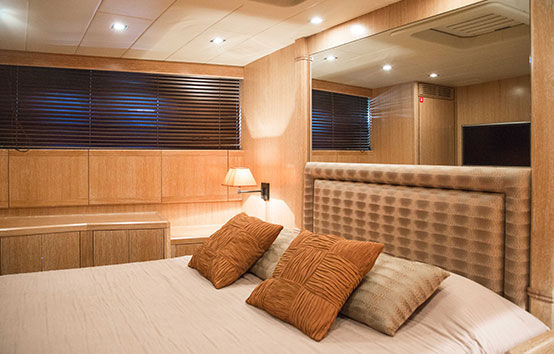 Ibiza Yacht Charter Mangusta 80 room
