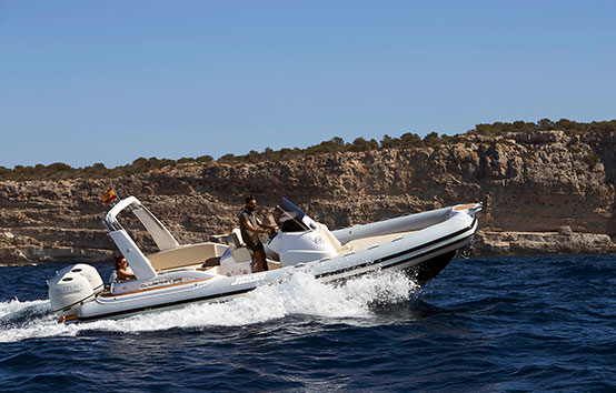 ibiza charter zodiac Joker Clubman 28 sailing in the sea