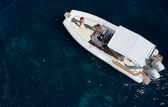 ibiza charter zodiac Joker Clubman 28 sailing in the sea
