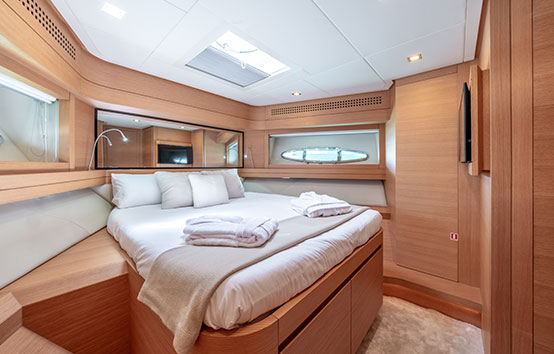 Yacht charter in Ibiza Pershing 80